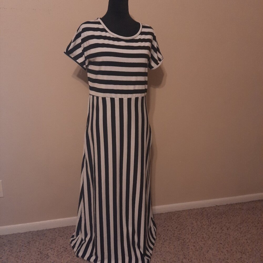 Striped Mixed-Direction Maxi Dress with Pockets - Size XL